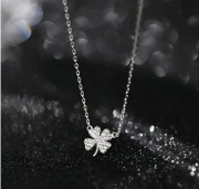 Posrebrzany Naszyjnik z Koniczynką 