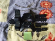 2 pady Xbox One + ładowarka + 2 akumulatory + gratis