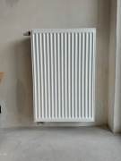 Zestaw 3 grzejników CO Stelrad novello białe z termostatem i uchwytem