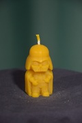 Świeca z wosku pszczelego – jak lego Lord Vader