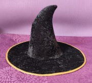 Czarny kapelusz czarownicy, czarodzieja, wiedźmy, przebranie na Halloween