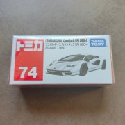 Lamborghini Countach LPI 800-4 1/64 japońskiej firmy Takara Tomy Tomica