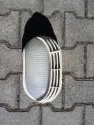 Lampa ścienna PRL metal szkło warsztatowa, szpitalna piwniczna