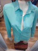 Miętowa koszula ze złotymi elementami