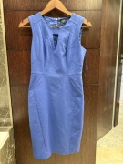 Sukienka etui w kolorze chabrowym 