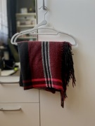 Szalik chusta w kratę czerwono czarna 