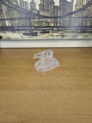 Elegancka figurka kryształowa – dekoracja do każdego wnętrza