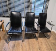 Trzy Krzesła czarne