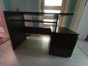 Czarne biurko z podświetleniem LED 