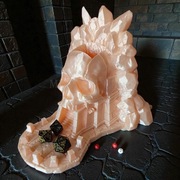 Klimatyczna wieża na kości - Grota Czaszka