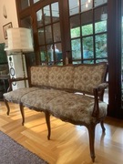 Sofa w stylu ludwikowskim