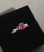 Srebrny pierścionek z czerwoną cyrkonią nieskończoność