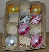 Bombki 7szt w pudełku -{ 9 cm}{7,5cm}--