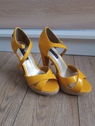 Żółte sandały na szpilce 