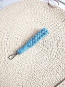 Rękodzieło bawełniany ręcznie pleciony brelok do kluczy niebieski makrama 