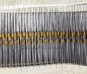 Kondensator monolityczny, osiowy, 100nF albo 47nF, 10 sztuk