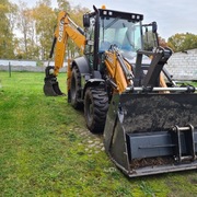 Usuga koparko-ładowarką 