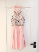 Elegancka pudrowa cekinowa włoska sukienka 32XXS pudrowy róż aztecka