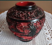 Wazon z chińskiej laki.