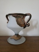 Piękny wazon, mleczne szkło, złoto miedziane dodatki, motyw antyczny