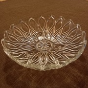 Patera szklana na nóżkach