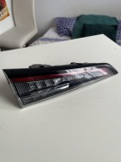 TOYOTA COROLLA E21 KOMBI LAMPA TYŁ LEWA W KLAPĘ