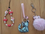 pompon, przypinka, smycz do telefonu Hello Kitty