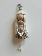 Brelok breloczek zawieszka lalka laleczka makrama