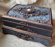 Nowa duża szkatułka na biżuterię z drewna z kluczykiem  