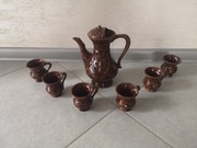 Dzbanek i 6 kubeczków porcelanowych 