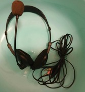 Słuchawki nauszne z mikrofonem.