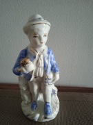 Figurka z porcelany , chłopak biało-niebieski