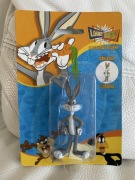 Nowa figurka Looney Tunes, Królik Bugs