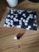 Pluszowe kuleczki do wyrobów handmade białe czarne 