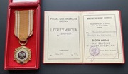 Złoty medal Siły Zbrojne w Służbie Ojczyzny wczesna legitymacja pudełko LWP