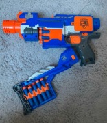 Nerf na baterie bardzo dobry stan, wszystko działa.