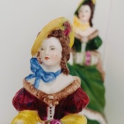 **wiktoriańska DAMA w czerwonej sukni porcelana Coalport 1945+