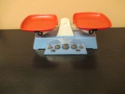 Waga szalkowa - zabawka z PRL