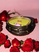 Świeczka sojowa czarno złota z żółtym woskiem o pomarańczowym zapachu