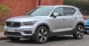 volvo xc40 srebre