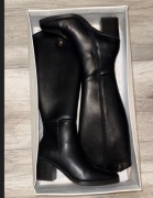 Eleganckie czarne kozaki Anna Field na słupku – wysmuklające!