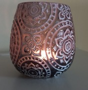 Szklany lampion / świecznik z kwiatami na szkle 9cm wysokości.