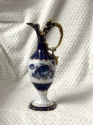 Dzban z białej porcelany Thun 1794