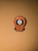 Pin Kenny South Park – Metalowa Przypinka – Kultowa Postać 