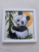 Miś Panda. Obrazek ręcznie haftowany, 17x17 cm