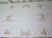  Ręcznie haftowany obrus 130x120