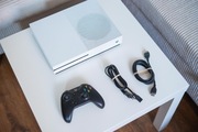 Xbox One S 1TB dysk + Pad + Gra