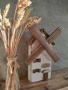 Drewniany młyn drewniany domek dekoracja