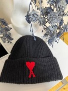 Czarna czapka ami – unisex, nowa