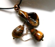 Tygrysie oko - kamień sukcesu, delikatna biżuteria, wisiorek i kolczyki